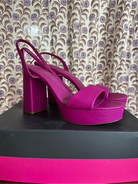 NWT- Vince Camuto Pendry Ankle Strap Platform Sandal